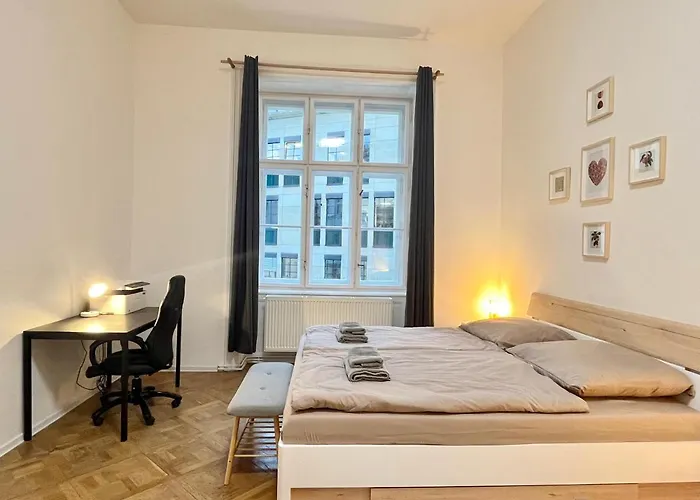 Spacious 2Bdr Apartment With Free Parking In Wenceslas Square