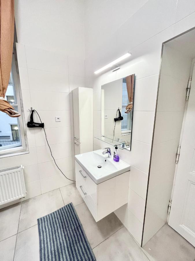 Appartement Spacious 2bdr With Free Parking In Wenceslas Square Prague